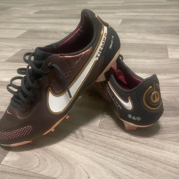Soccer cleats